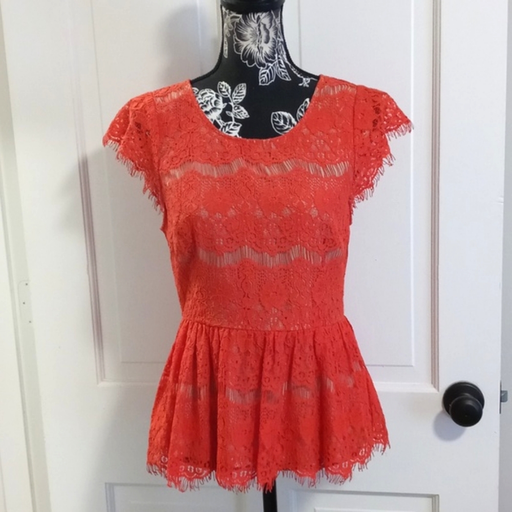 🧡Maeve🧡 - Red-Orange Lace S/S Peplum Top